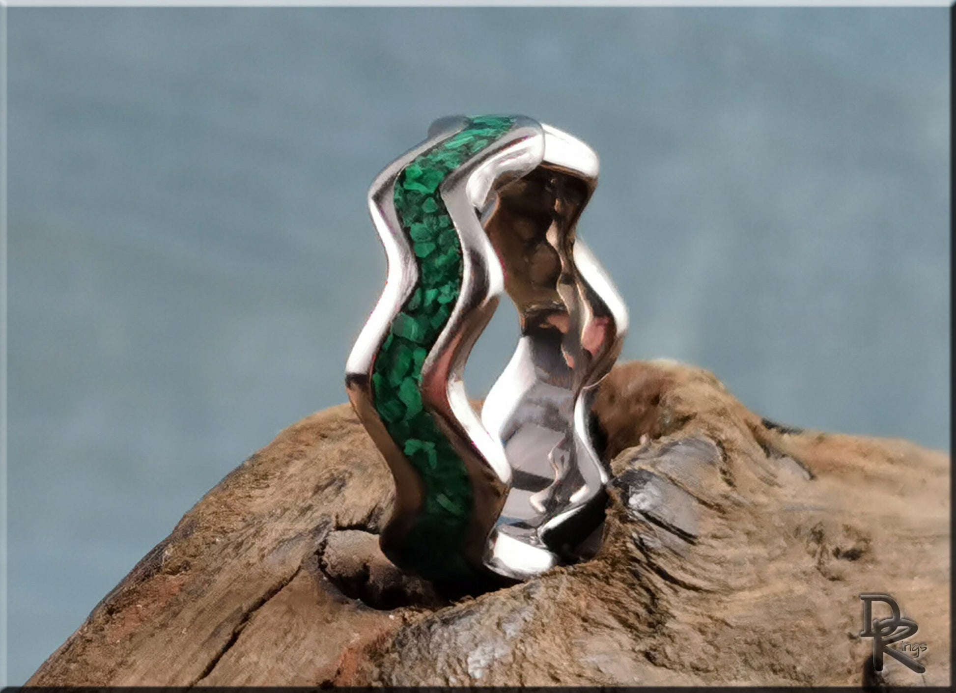 Titanium Clamshell Ring w/Green Malachite inlay - metal ring