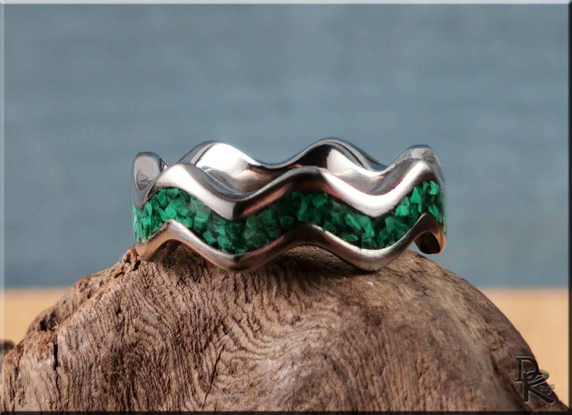 Titanium Clamshell Ring w/Green Malachite inlay - metal ring