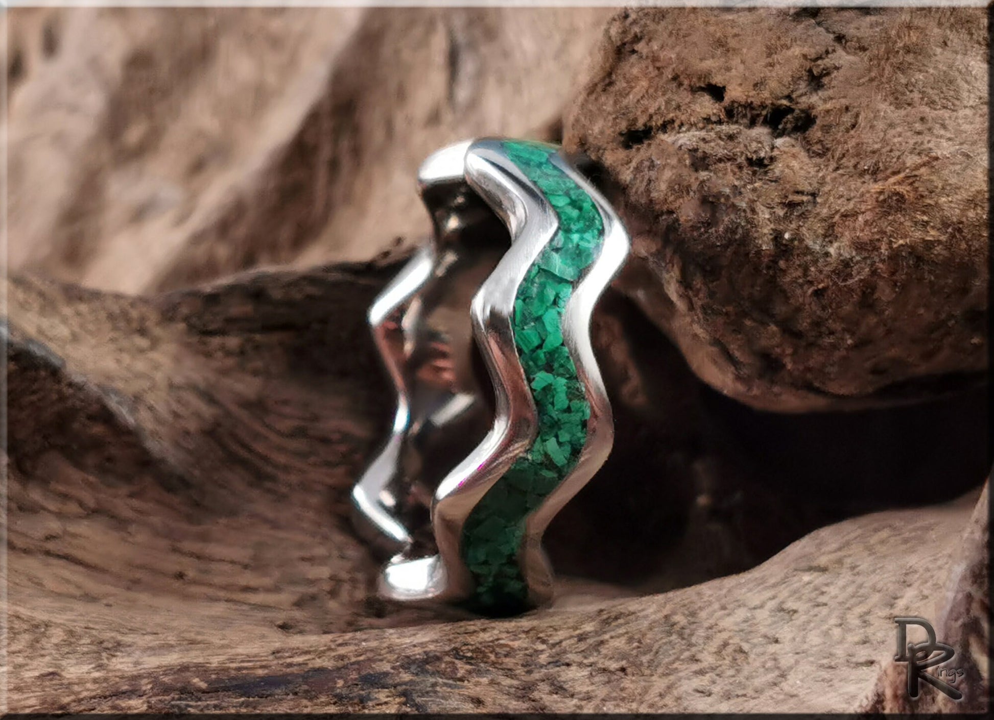 Titanium Clamshell Ring w/Green Malachite inlay - metal ring