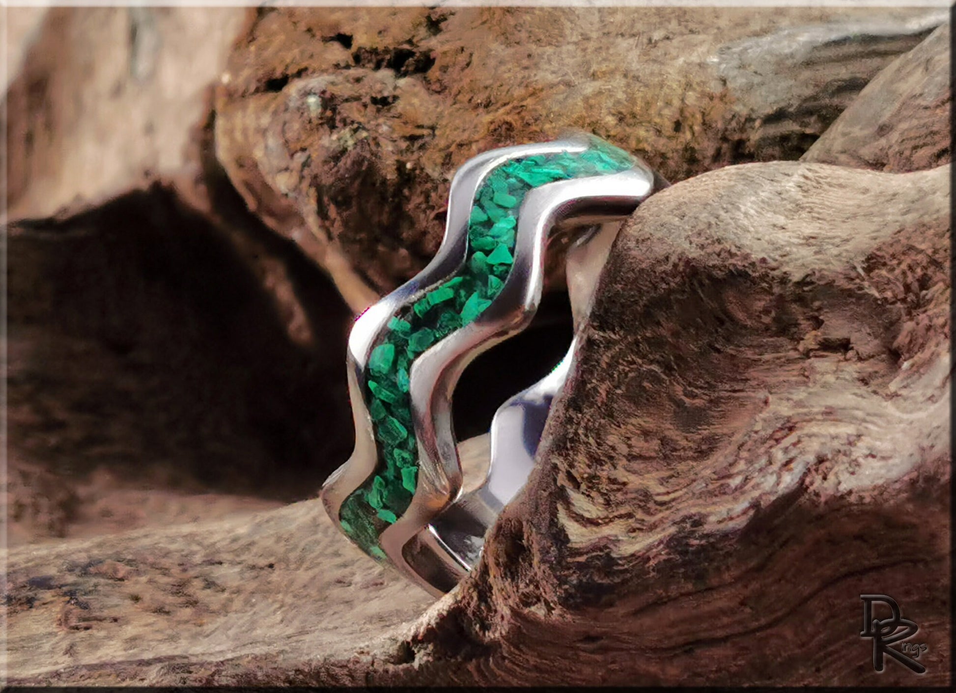 Titanium Clamshell Ring w/Green Malachite inlay - metal ring