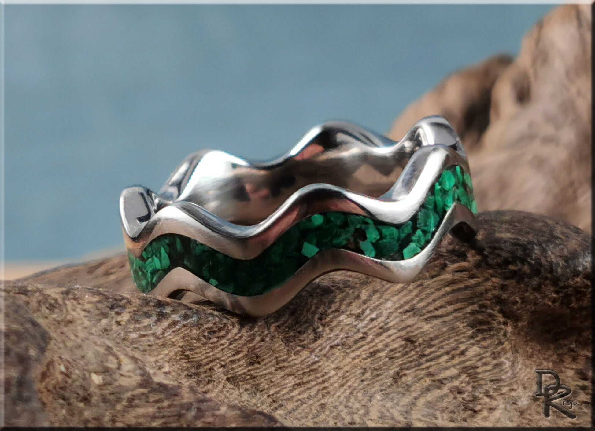 Titanium Clamshell Ring w/Green Malachite inlay - metal ring