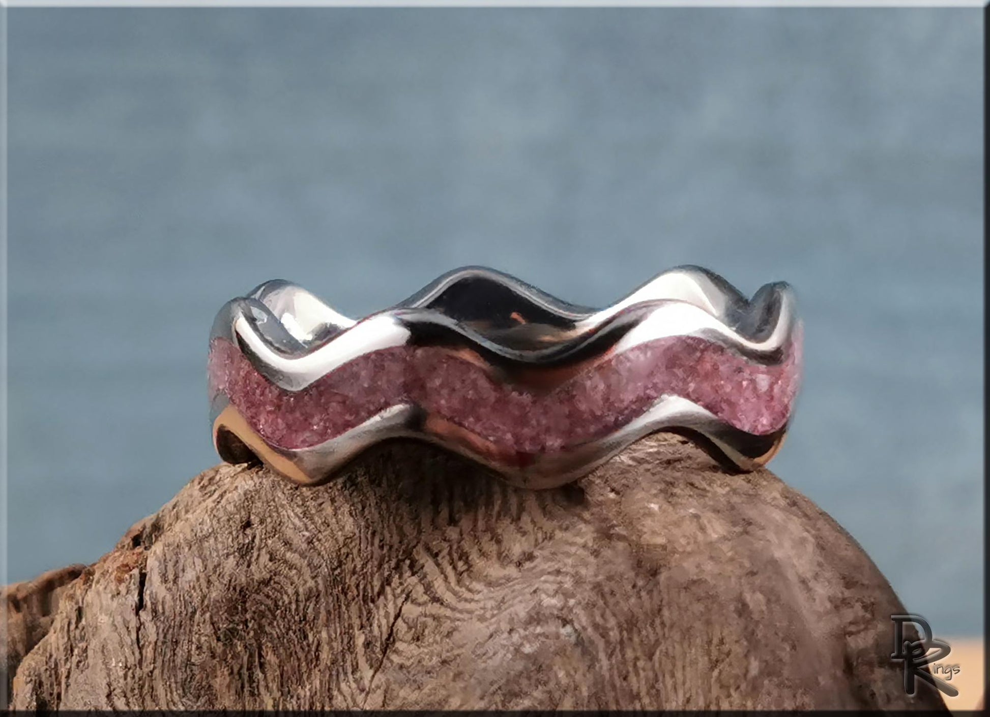 Titanium Clamshell Ring w/Red Aventurine inlay - metal ring