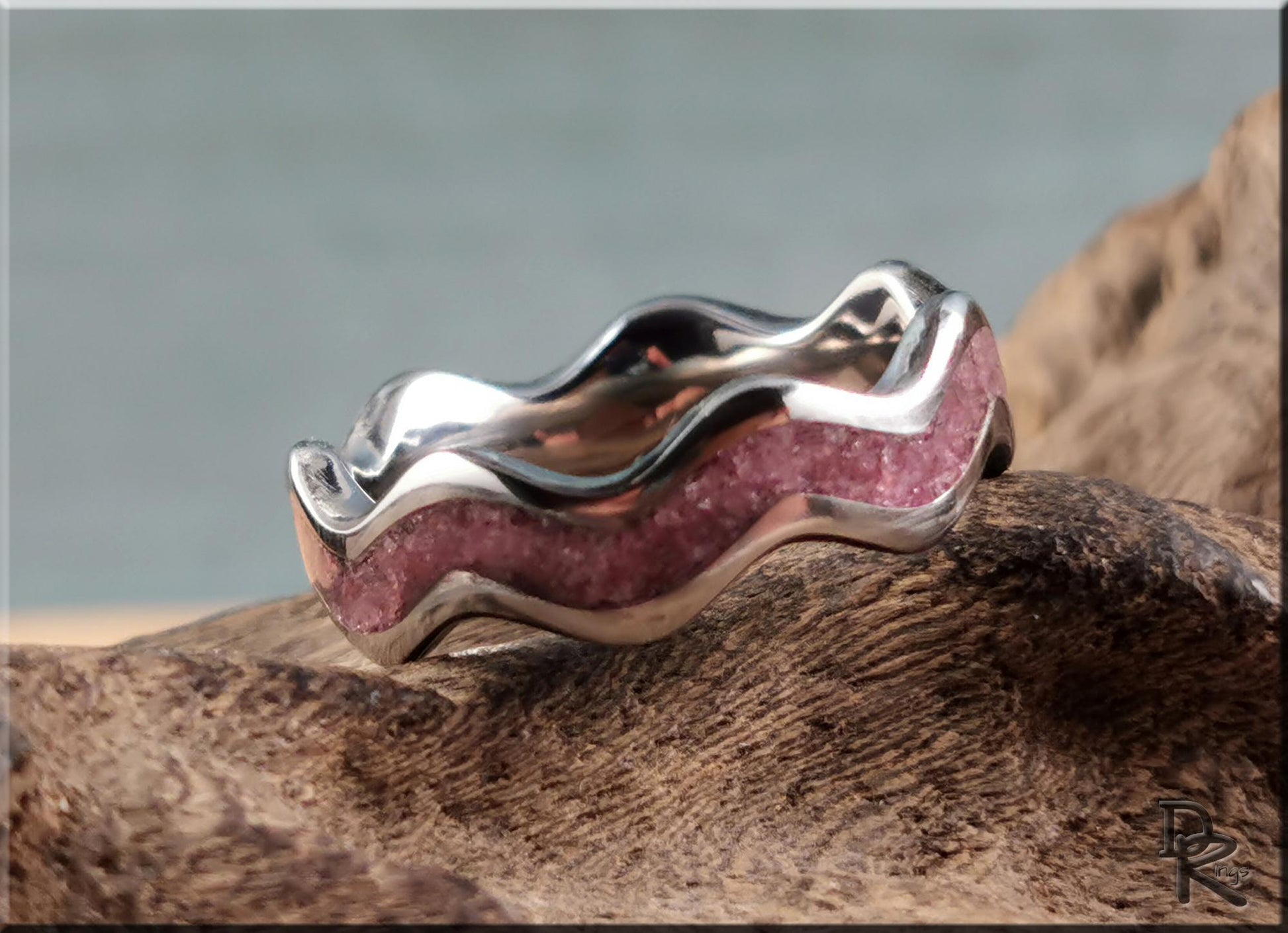 Titanium Clamshell Ring w/Red Aventurine inlay - metal ring
