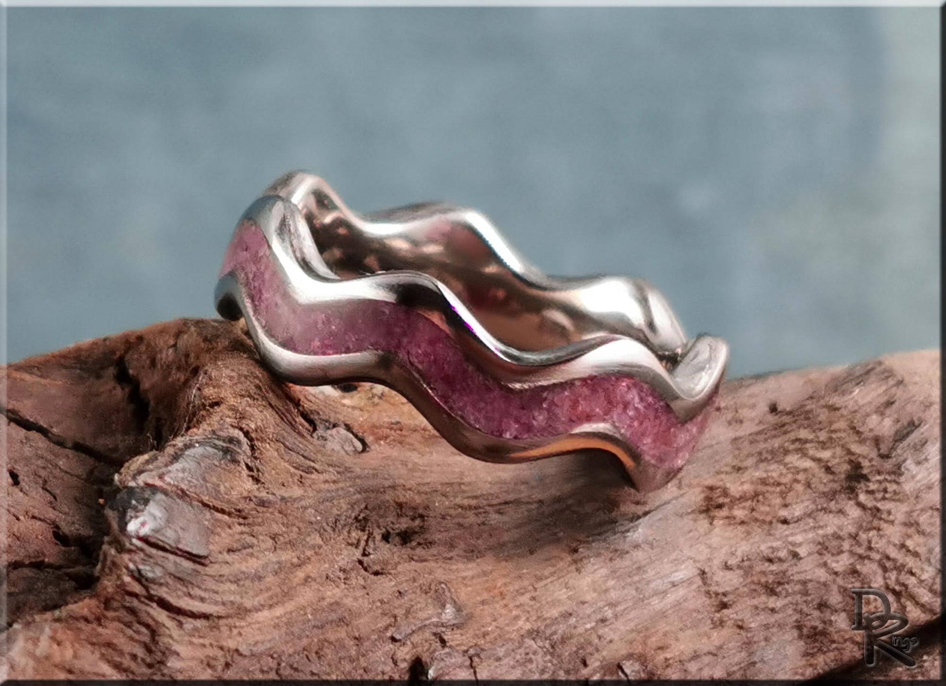 Titanium Clamshell Ring w/Red Aventurine inlay - metal ring