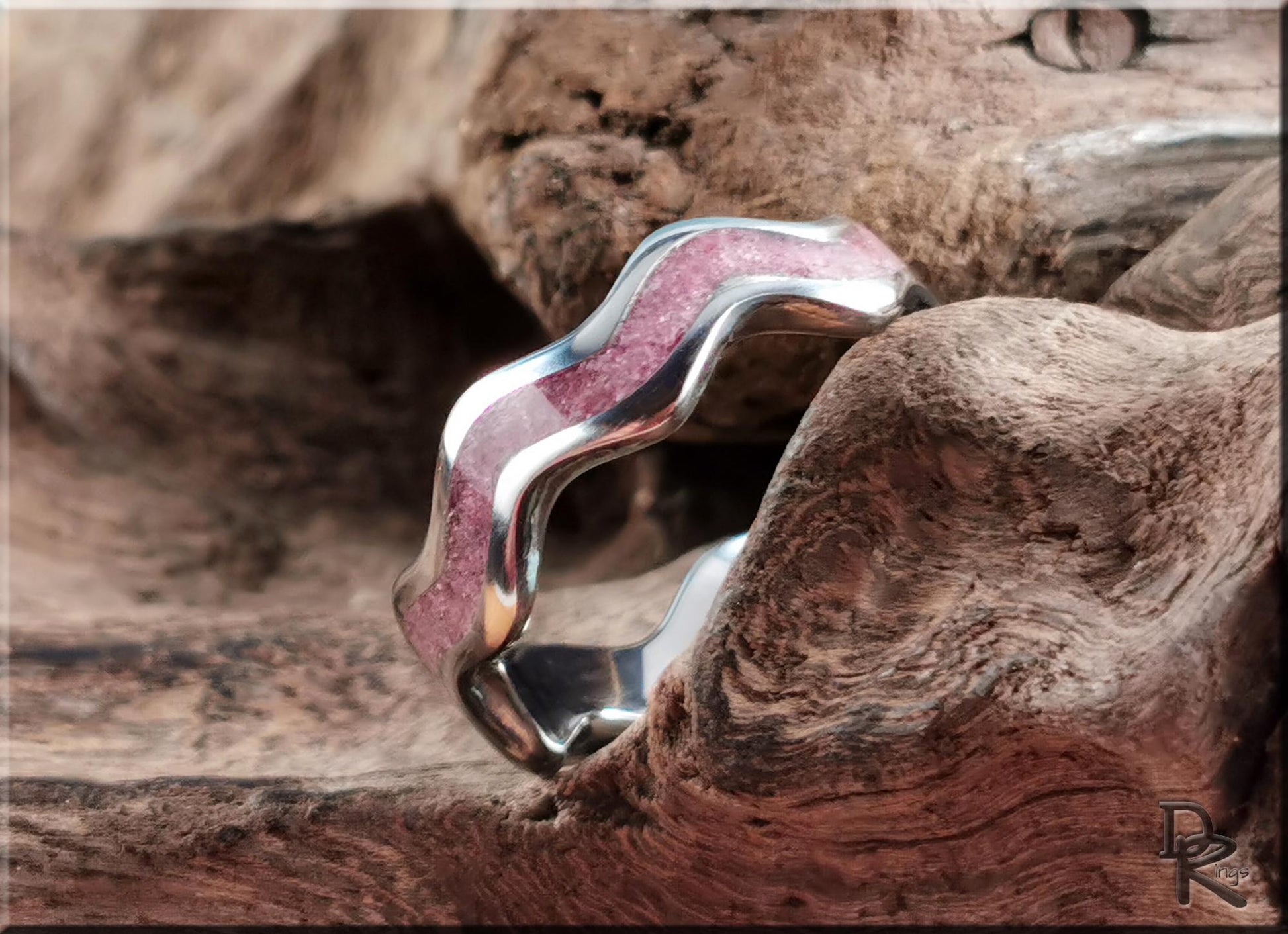 Titanium Clamshell Ring w/Red Aventurine inlay - metal ring