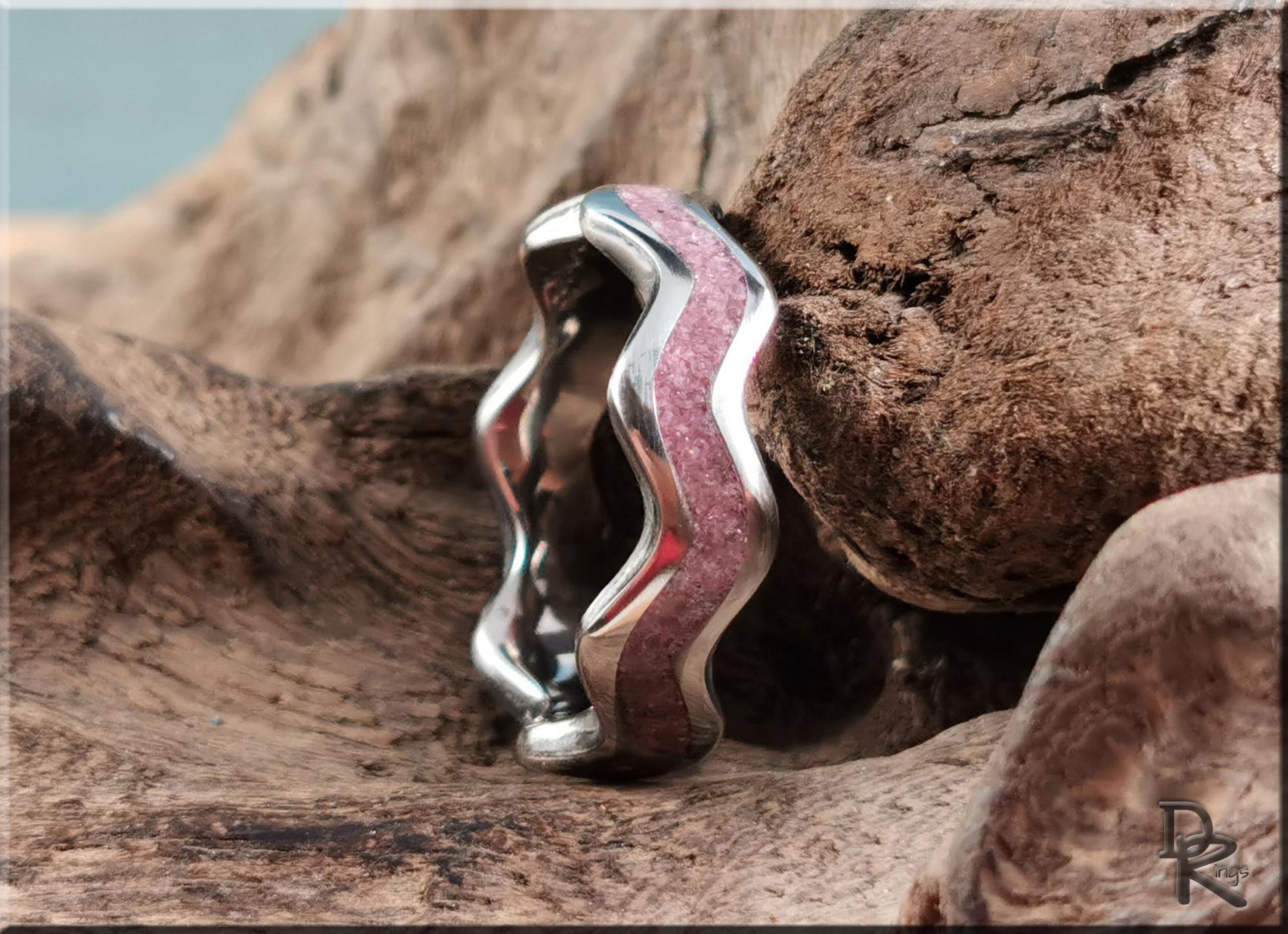 Titanium Clamshell Ring w/Red Aventurine inlay - metal ring
