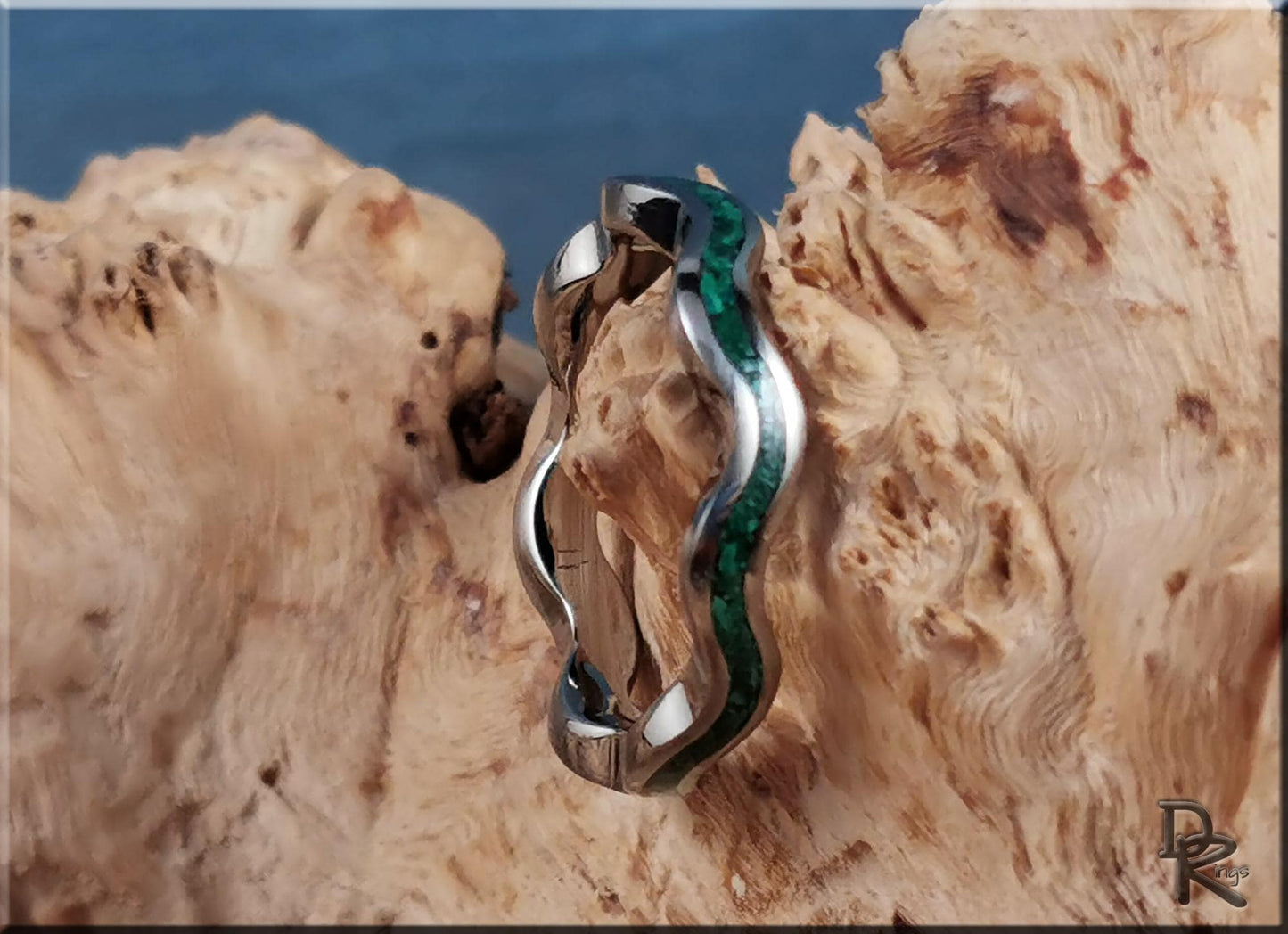 Titanium 4mm Clamshell Ring w/Green Malachite inlay - metal ring