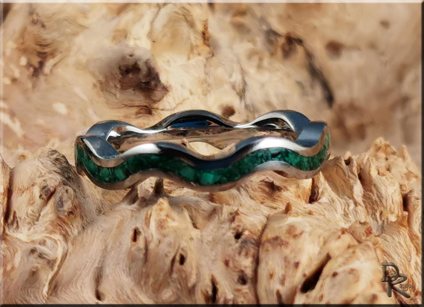Titanium 4mm Clamshell Ring w/Green Malachite inlay - metal ring
