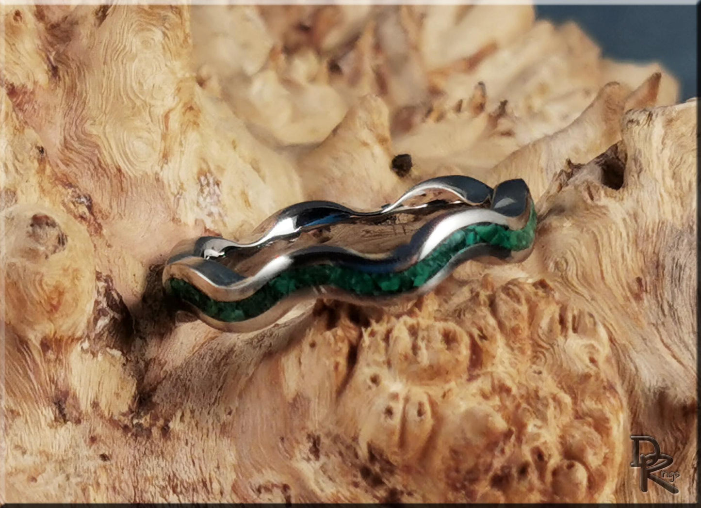 Titanium 4mm Clamshell Ring w/Green Malachite inlay - metal ring
