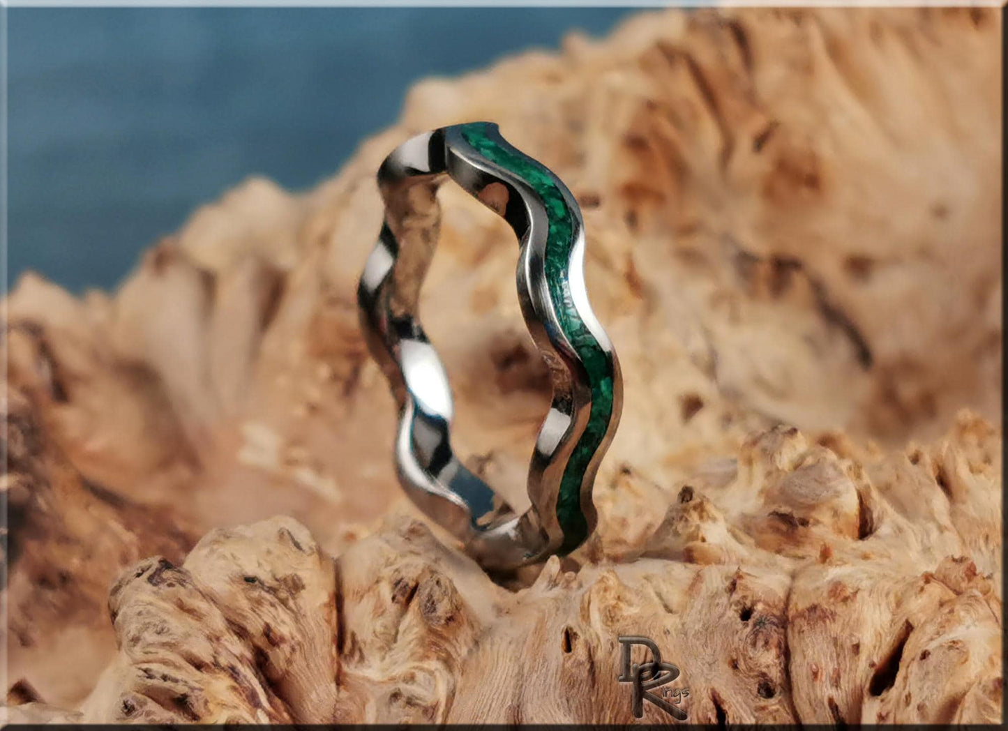 Titanium 4mm Clamshell Ring w/Green Malachite inlay - metal ring