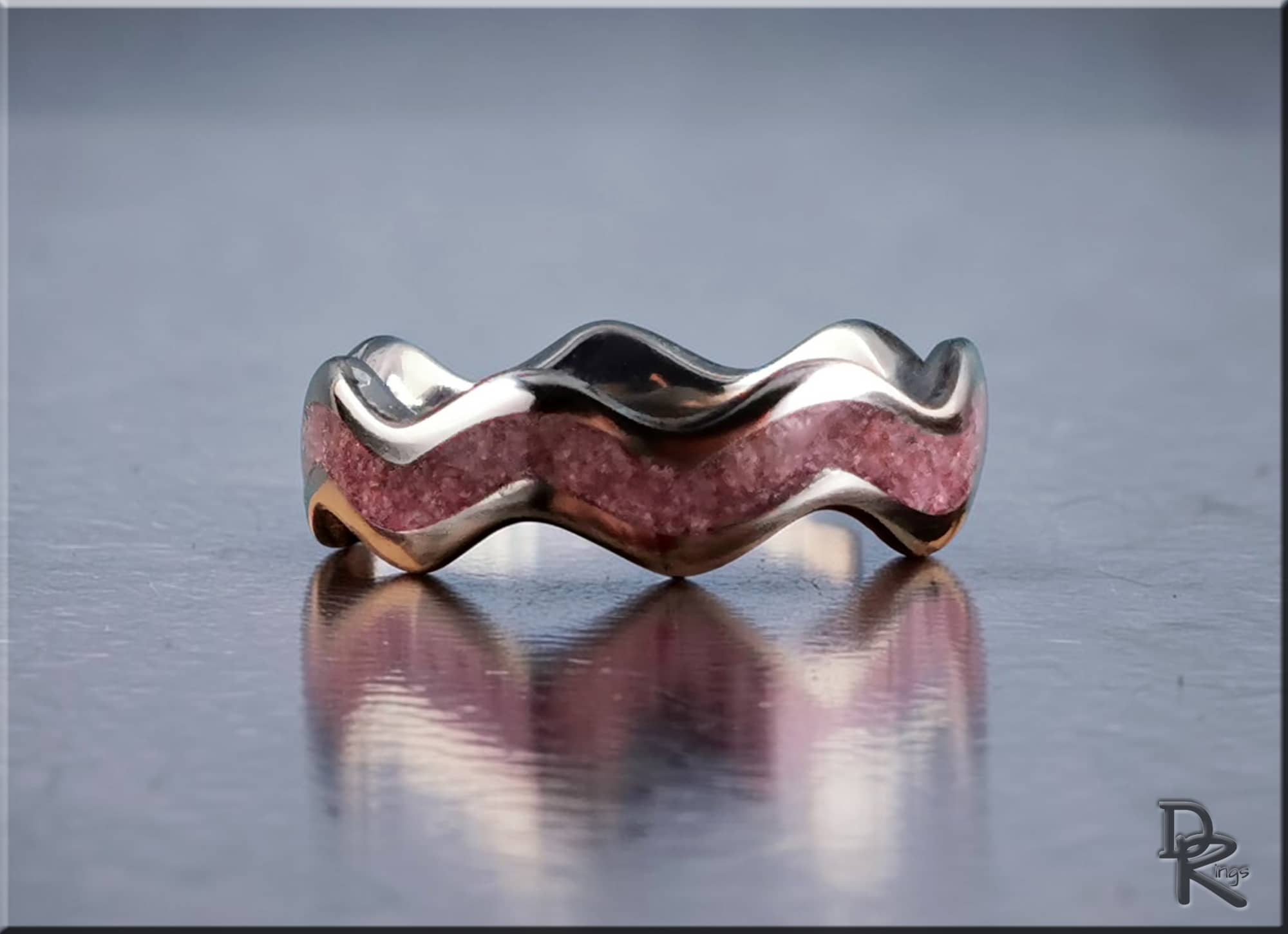 Titanium Clamshell Ring with Red Aventurine inlay