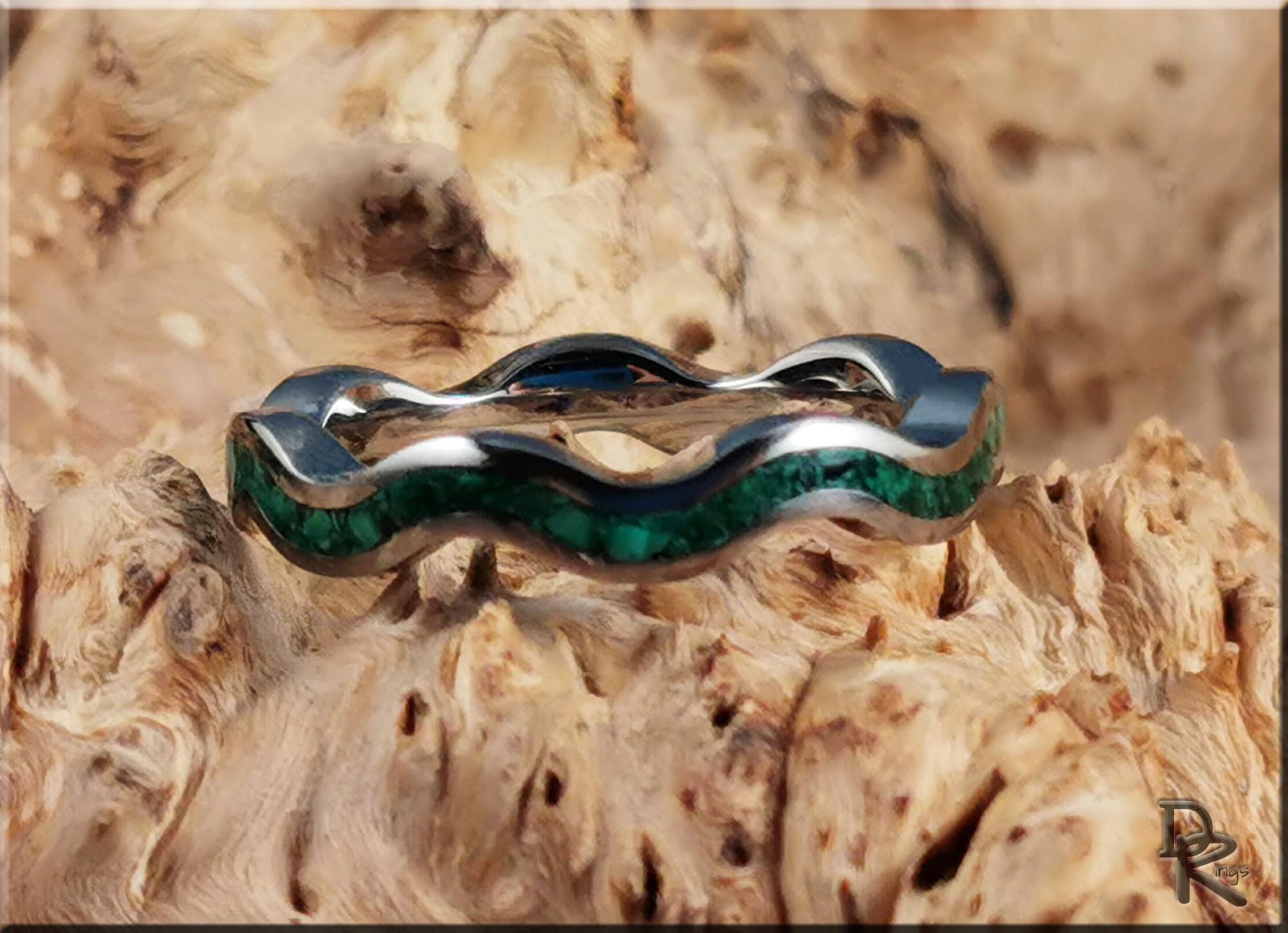 Titanium 4mm Clamshell Ring w/Green Malachite inlay - metal ring