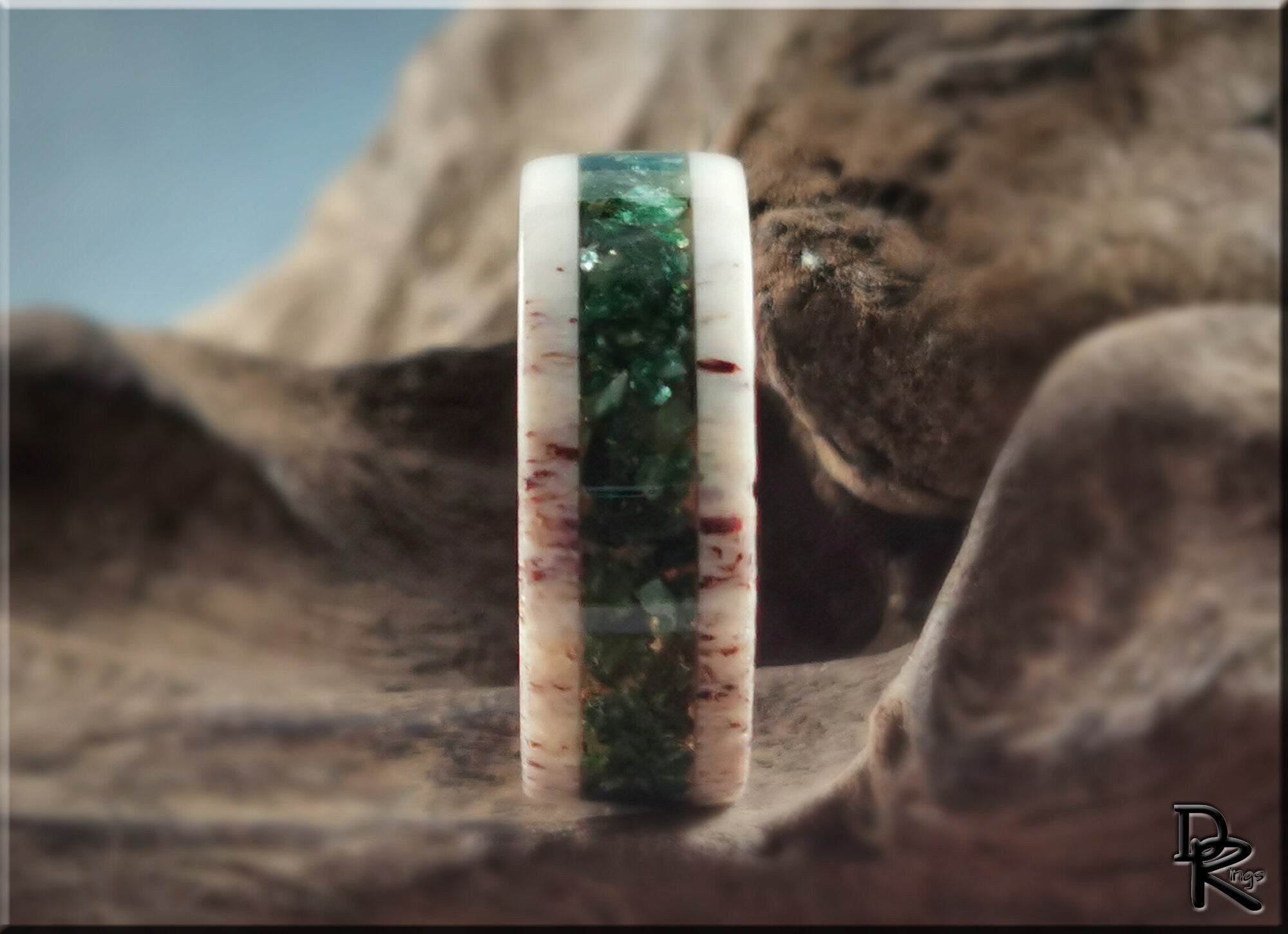DR Rings antler ring with mica featuring a green mica inlay and natural antler material band
