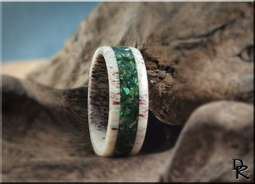 DR Rings antler ring with mica featuring a textured green mica inlay and polished antler band